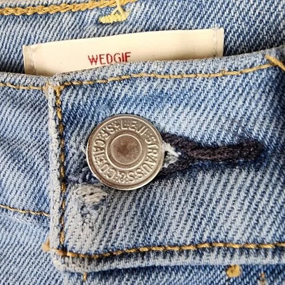 Levi's Wedgie Cropped Jean Button Fly Light Wash Size 24 - Picture 7 of 16